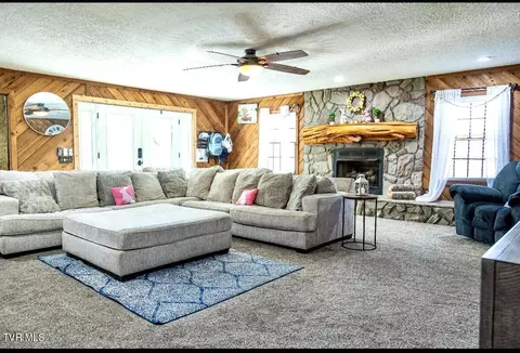 Living - 4946 Pole Bridge Road Wise Va 24293, Wise, VA 24293 photo 3 of 8