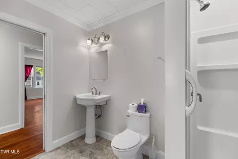 Bath - 427 Juniper Street Greeneville Tn 37745, Greeneville, TN 37745 photo 1 of 2