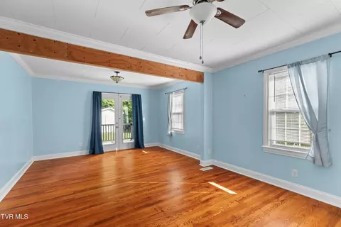 Living - 427 Juniper Street Greeneville Tn 37745, Greeneville, TN 37745 photo 4 of 4