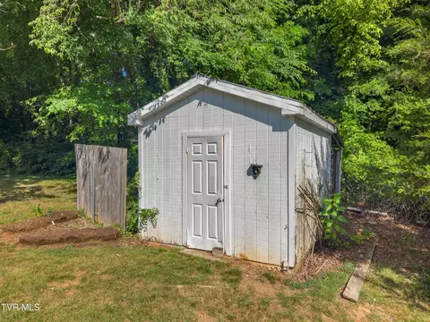 Exterior - 427 Juniper Street Greeneville Tn 37745, Greeneville, TN 37745 photo 10 of 11