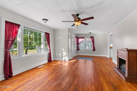 Living - 427 Juniper Street Greeneville Tn 37745, Greeneville, TN 37745 photo 3 of 4