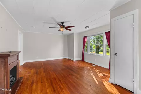 Living - 427 Juniper Street Greeneville Tn 37745, Greeneville, TN 37745 photo 2 of 4