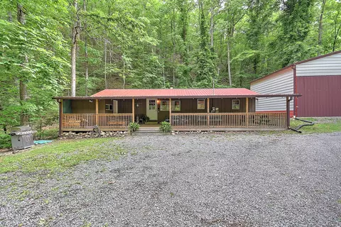 378 Laura Land Bristol Tn 37620, Bristol, TN 37620