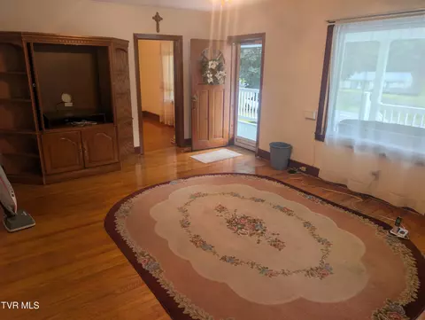 Living - 9912 Sandlick Road Bee Va 24217, Bee, VA 24217 photo 1 of 1