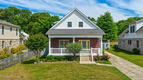 2216 Sherwood Road Kingsport Tn 37664, Kingsport, TN 37664