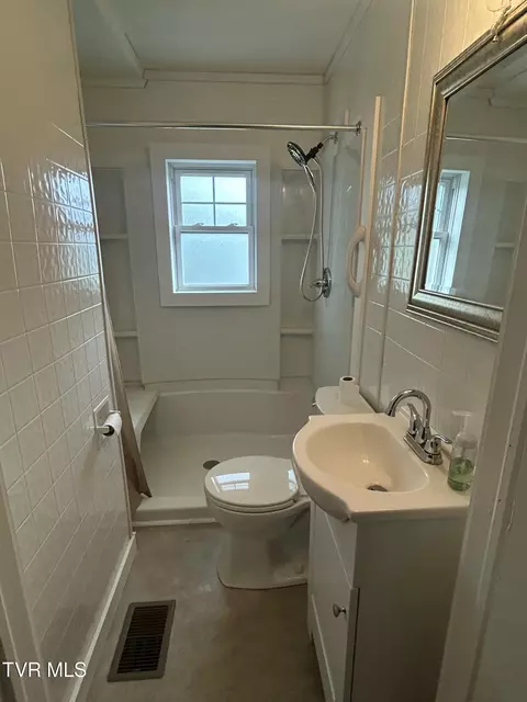 Bath - 518 Spring Avenue Wise Va 24293, Wise, VA 24293 photo 1 of 1