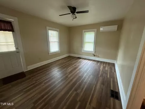 Living - 518 Spring Avenue Wise Va 24293, Wise, VA 24293 photo 2 of 5