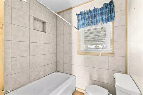 Bath - 201 Melrose Street Hampton Tn 37658, Hampton, TN 37658 photo 2 of 2