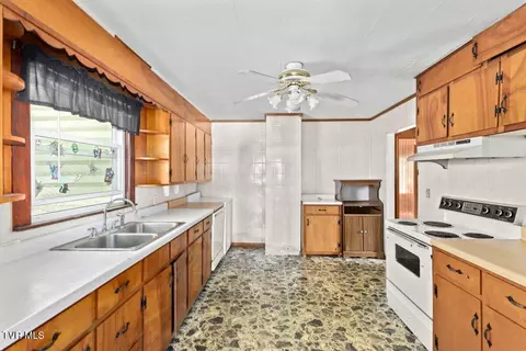 Kitchen - 201 Melrose Street Hampton Tn 37658, Hampton, TN 37658 photo 1 of 2