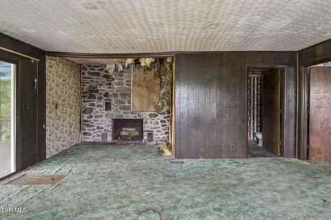 Living - 902 Diane Avenue Erwin Tn 37650, Erwin, TN 37650 photo 5 of 6