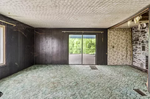 Living - 902 Diane Avenue Erwin Tn 37650, Erwin, TN 37650 photo 3 of 6