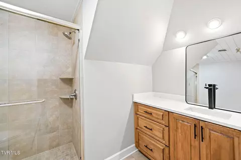 Bath - 9 Thunder Bay Drive Gray Tn 37615, Gray, TN 37615 photo 7 of 7