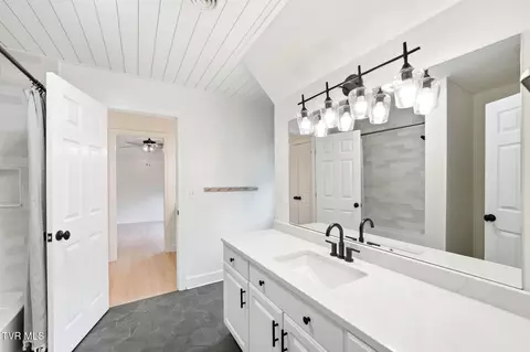 Bath - 9 Thunder Bay Drive Gray Tn 37615, Gray, TN 37615 photo 5 of 7