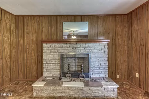 Living - 2390 Highway 107 Chuckey Tn 37641, Chuckey, TN 37641 photo 3 of 5