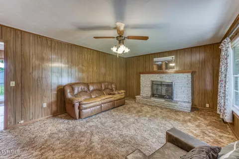 Living - 2390 Highway 107 Chuckey Tn 37641, Chuckey, TN 37641 photo 1 of 5