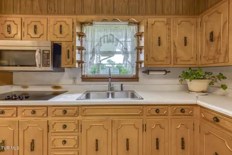 Kitchen - 2390 Highway 107 Chuckey Tn 37641, Chuckey, TN 37641 photo 2 of 3