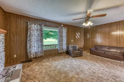 Living - 2390 Highway 107 Chuckey Tn 37641, Chuckey, TN 37641 photo 4 of 5
