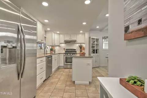 Kitchen - 909 E Holston Avenue Johnson City Tn 37601, Johnson City, TN 37601 photo 4 of 5
