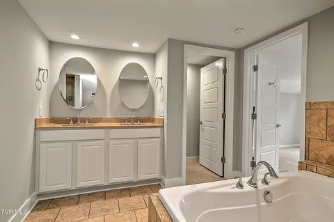 Bath - 909 E Holston Avenue Johnson City Tn 37601, Johnson City, TN 37601 photo 5 of 8