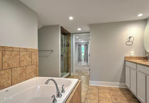 Bath - 909 E Holston Avenue Johnson City Tn 37601, Johnson City, TN 37601 photo 7 of 8