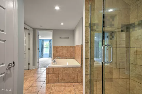 Bath - 909 E Holston Avenue Johnson City Tn 37601, Johnson City, TN 37601 photo 3 of 8