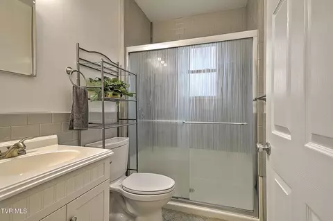 Bath - 909 E Holston Avenue Johnson City Tn 37601, Johnson City, TN 37601 photo 2 of 8