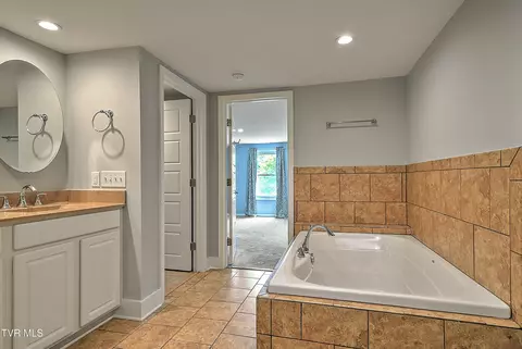 Bath - 909 E Holston Avenue Johnson City Tn 37601, Johnson City, TN 37601 photo 4 of 8