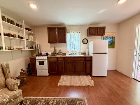 372 Ingram Branch Road Roan Mountain Tn 37687, Roan Mountain, TN 37687