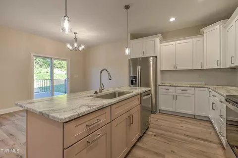 Kitchen - 234 E Ridges Drive Chuckey Tn 37641, Chuckey, TN 37641 photo 4 of 6