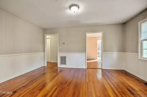 Living - 2145 Highway 93 Fall Branch Tn 37656, Fall Branch, TN 37656 photo 4 of 8