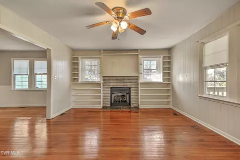 Living - 2145 Highway 93 Fall Branch Tn 37656, Fall Branch, TN 37656 photo 2 of 8