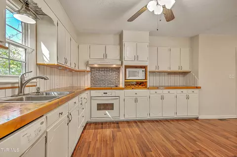 Kitchen - 2145 Highway 93 Fall Branch Tn 37656, Fall Branch, TN 37656 photo 3 of 3