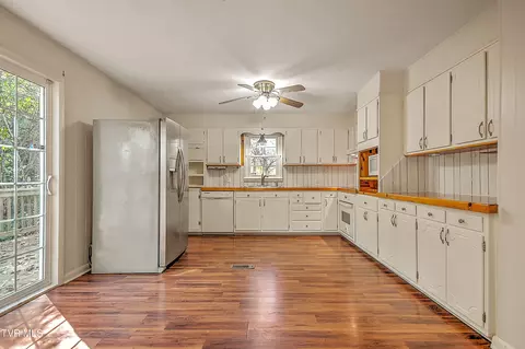Kitchen - 2145 Highway 93 Fall Branch Tn 37656, Fall Branch, TN 37656 photo 1 of 3