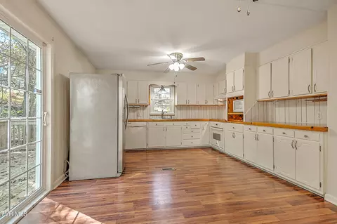 Kitchen - 2145 Highway 93 Fall Branch Tn 37656, Fall Branch, TN 37656 photo 2 of 3