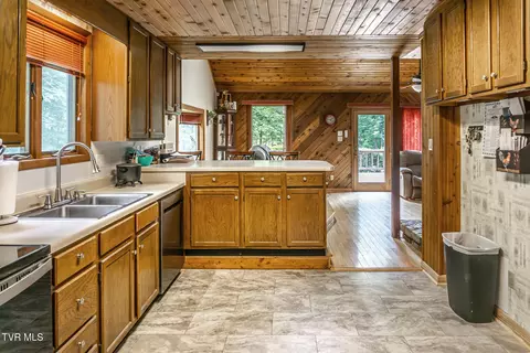 Kitchen - 835 Pike Road Greeneville Tn 37745, Greeneville, TN 37745 photo 3 of 5