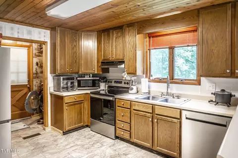 Kitchen - 835 Pike Road Greeneville Tn 37745, Greeneville, TN 37745 photo 2 of 5