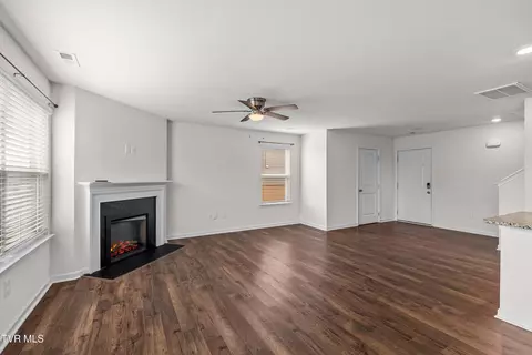 Living - 2320 Beacon Road Talbott Tn 37877, Talbott, TN 37877 photo 2 of 4