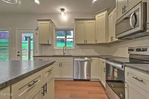 Kitchen - 118 Emerald Drive Greeneville Tn 37745, Greeneville, TN 37745 photo 6 of 6