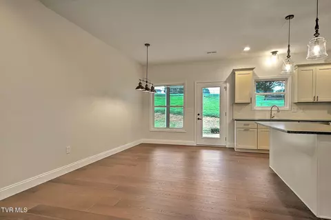 Dining - 118 Emerald Drive Greeneville Tn 37745, Greeneville, TN 37745 photo 3 of 4