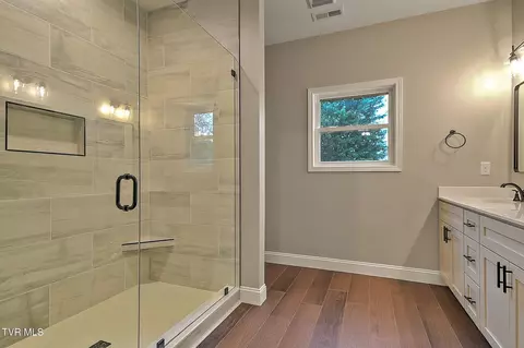 Bath - 118 Emerald Drive Greeneville Tn 37745, Greeneville, TN 37745 photo 1 of 5