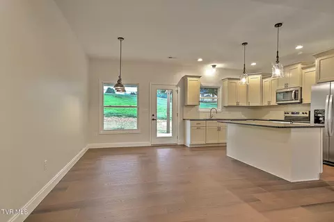 Dining - 118 Emerald Drive Greeneville Tn 37745, Greeneville, TN 37745 photo 2 of 4