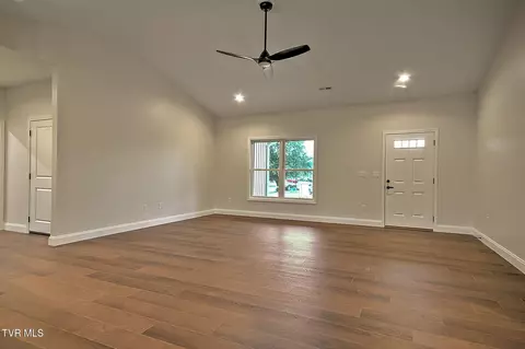 Living - 118 Emerald Drive Greeneville Tn 37745, Greeneville, TN 37745 photo 4 of 6