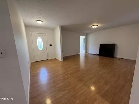 Living - 213 Yose Drive Duffield Va 24244, Duffield, VA 24244 photo 1 of 3