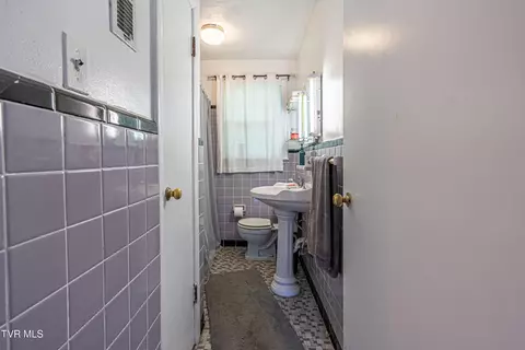 Bath - 800 Prospect Avenue Bristol Va 24201, Bristol, VA 24201 photo 1 of 4