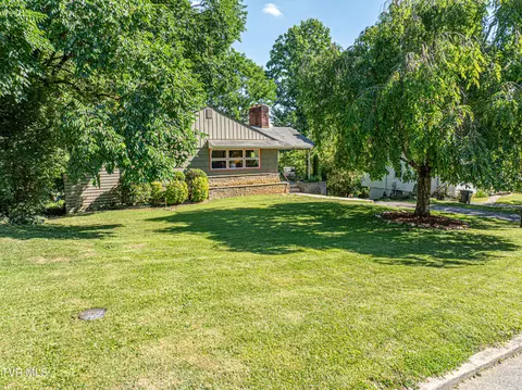 Exterior - 800 Prospect Avenue Bristol Va 24201, Bristol, VA 24201 photo 3 of 10