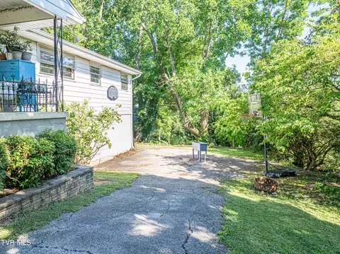 Exterior - 800 Prospect Avenue Bristol Va 24201, Bristol, VA 24201 photo 6 of 10
