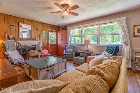 Living - 800 Prospect Avenue Bristol Va 24201, Bristol, VA 24201 photo 4 of 4