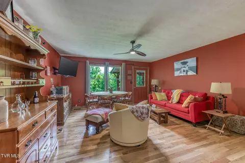 Living - 130 Timber Lane Hampton Tn 37658, Hampton, TN 37658 photo 1 of 2