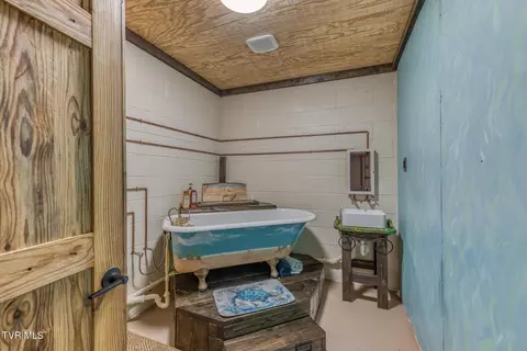 Bath - 130 Timber Lane Hampton Tn 37658, Hampton, TN 37658 photo 3 of 4