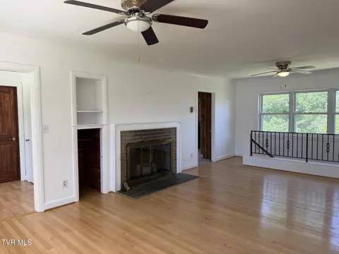 Living - 507 E Sevier Heights Greeneville Tn 37745, Greeneville, TN 37745 photo 3 of 6